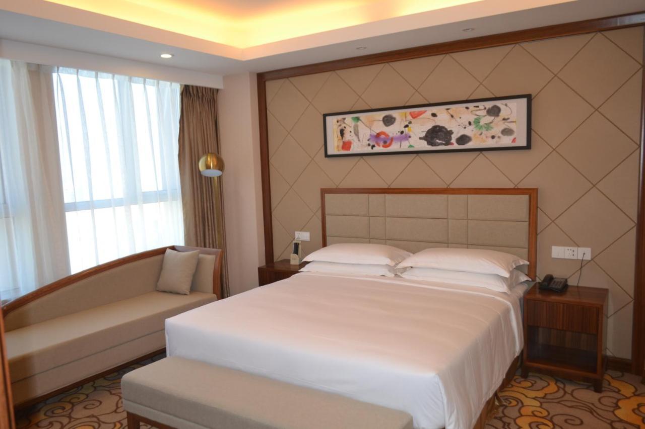 Hotel Kaloum Конакри Екстериор снимка