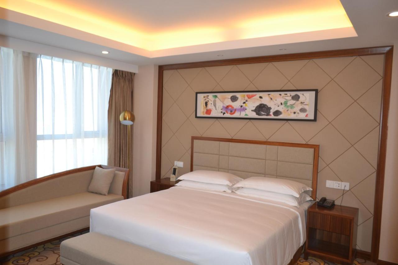 Hotel Kaloum Конакри Екстериор снимка