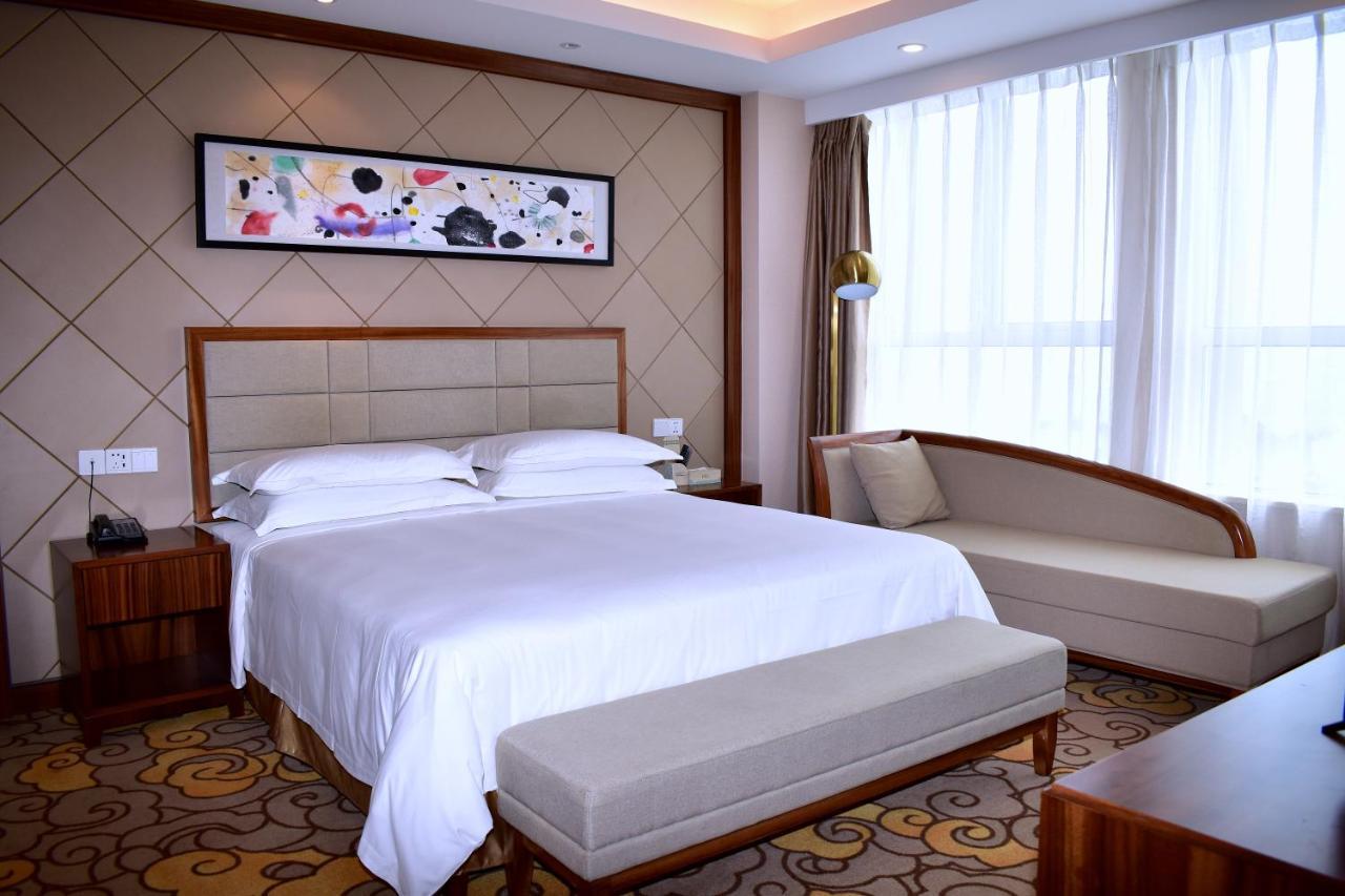 Hotel Kaloum Конакри Екстериор снимка
